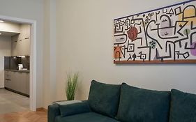 Little Gem: Modern Urban Retreat